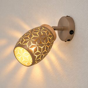 Applique per comodino camera da letto caffè e oro con effetto legno e decoro traforato interruttore