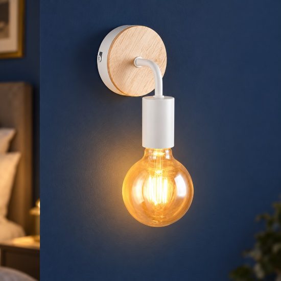 Applique per salotto moderna in metallo bianco con particolare in legno naturale