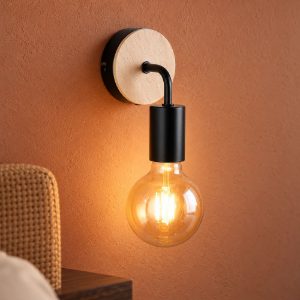 Applique per soggiorno moderna in metallo nero con particolare in legno naturale