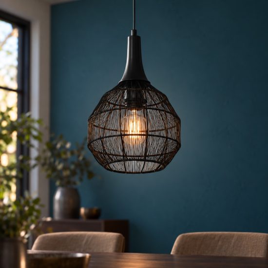 Lampadario a sospensione per sala da pranzo nero con diffusore basso in rete metallica nera