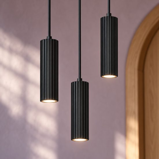 Lampadario a sospensione 3 luci per sala da pranzo rotondo nero con diffusori cilindrici rigati