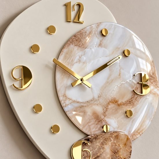Orologio a parete moderno legno chiaro resina effetto marmo dettagli oro