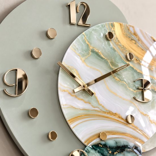 Orologio da parete design moderno legno laccato e resine verde dettagli oro
