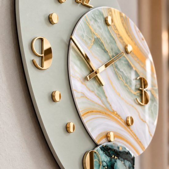 Orologio da parete design moderno legno laccato e resine verde dettagli oro