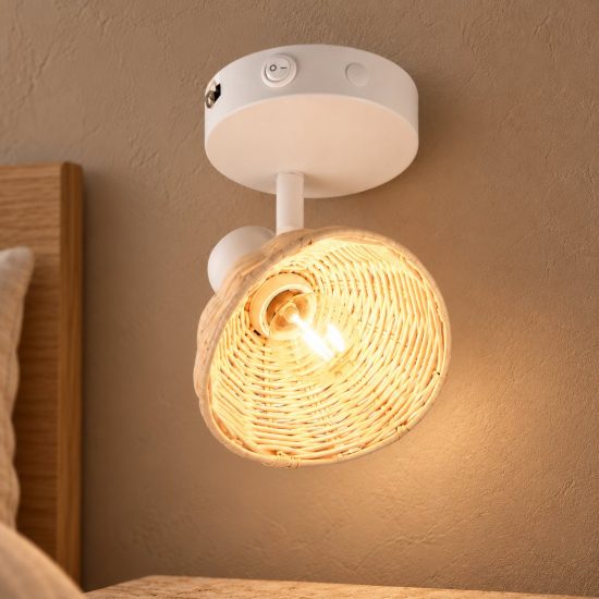 Applique per comodino camera da letto bianca con paralume in rattan naturale interruttore