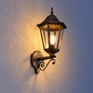 Applique grande da esterno ip44 a lanterna esagonale su braccio ruggine con vetro trasparente
