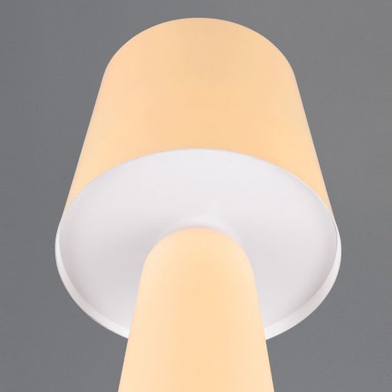 Lampada da tavolo per soggiorno moderna beige con paralume in metallo