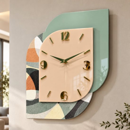 Orologio da parete moderno carta da parati e legno verde dettagli oro lucido