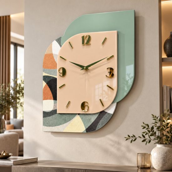 Orologio da parete moderno carta da parati e legno verde dettagli oro lucido