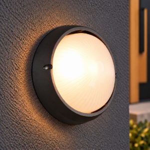 Applique piccola da esterno ip44 moderna rotonda nera con vetro satinato