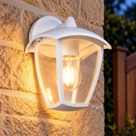 Applique da esterno ip44 moderna bianca con vetro trasparente rivolta verso il basso