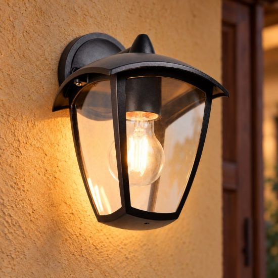 Applique da esterno ip44 moderna nera con vetro trasparente rivolta verso il basso
