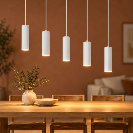 Lampadario 5 luci per salotto lineare bianco con diffusori cilindrici rigati
