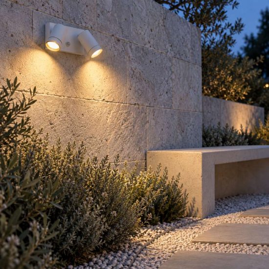Applique da esterno con 2 faretti orientabili moderna bianco ip54 con sensore di movimento