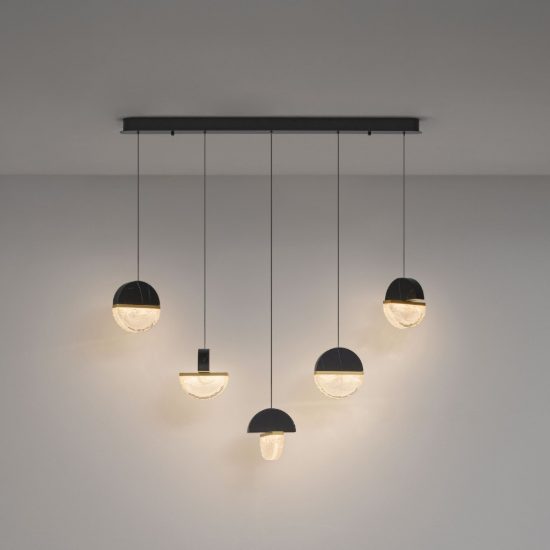Lampadario a sospensione lineare a sfere led 30w 2700k per sala da pranzo nero, oro ottone e bianco