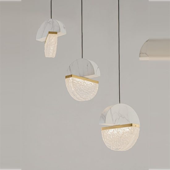 Lampadario a sospensione lineare a sfere led 30w 2700k per sala da pranzo bianco, oro ottone e nero