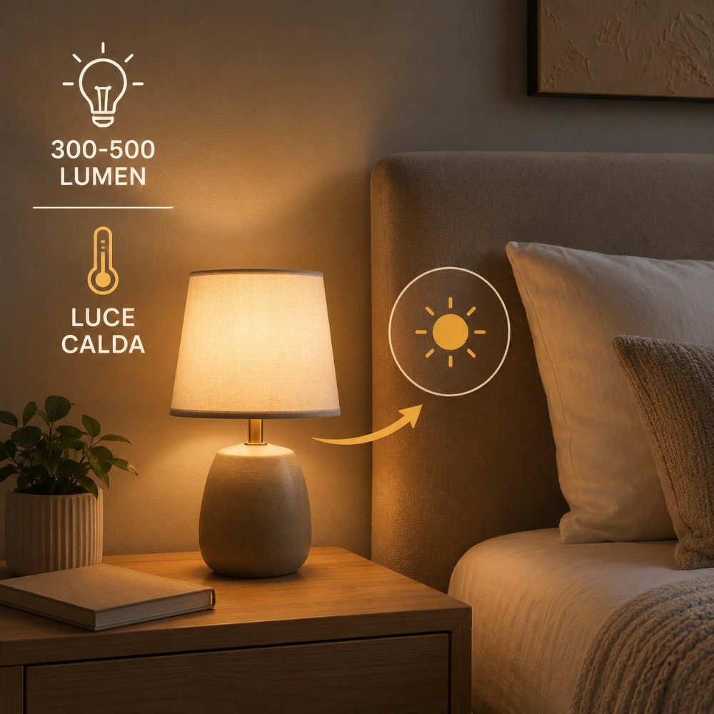 Lampada da comodino con luce calda da 300-500 lumen accanto al letto