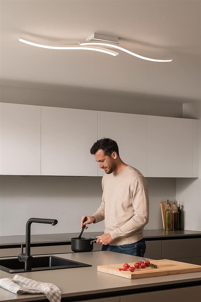 Plafoniera LED Linear selezionata da Mazzola Luce con design ondeggiante
