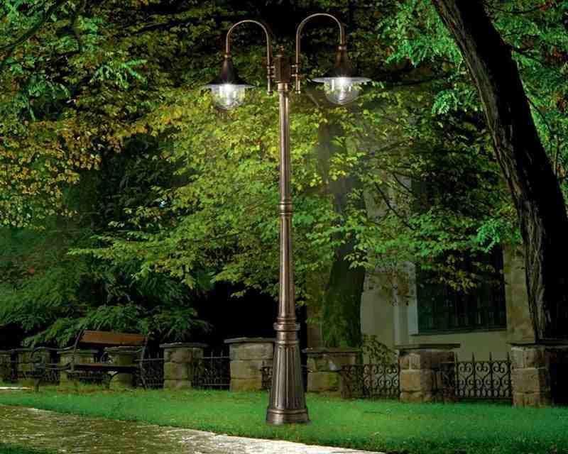 lampione alto da giardino o viale