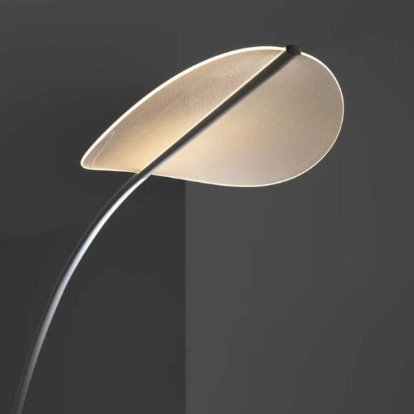 Lampada Diphy da terra ispirata alla natura con diffusore curvo