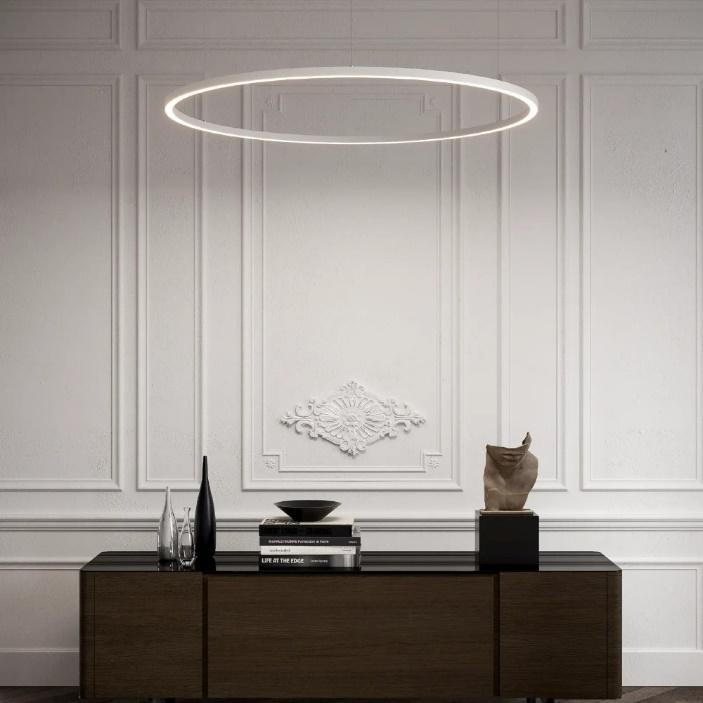 Lampadario a sospensione Tour Slim minimalista