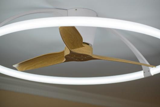 Dettaglio ventola LED circolare Mantra