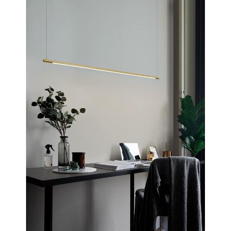 Lampadario Elettra Nova Luce sopra tavolo da pranzo moderno