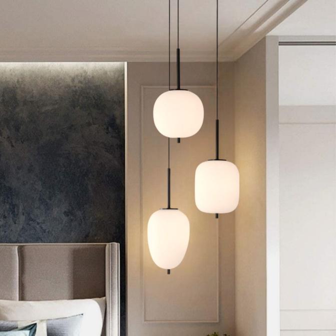 Lampadario Lato Nova Luce in ambiente moderno con mobili scuri